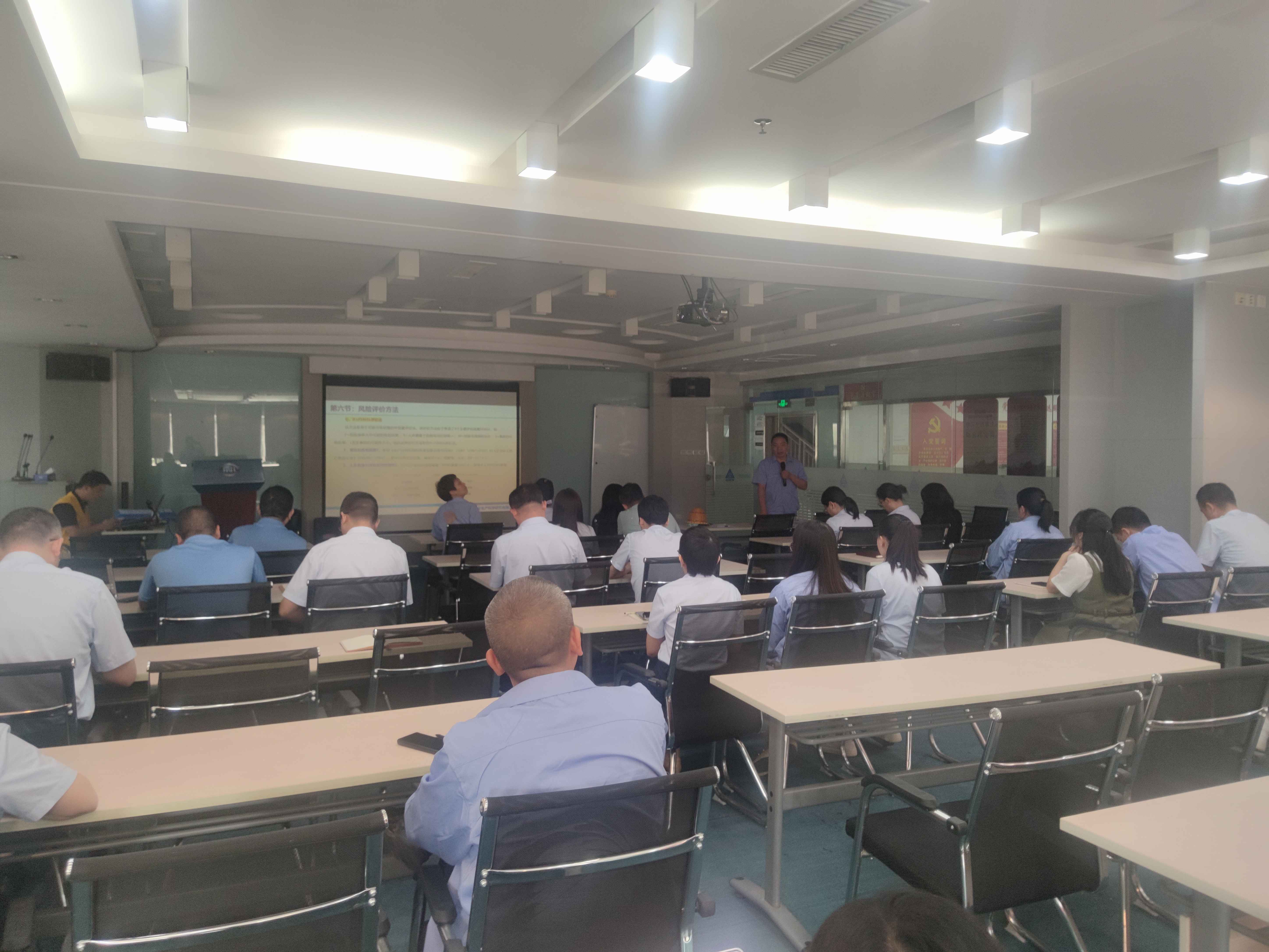 图片 1.jpg 图片 1.jpg